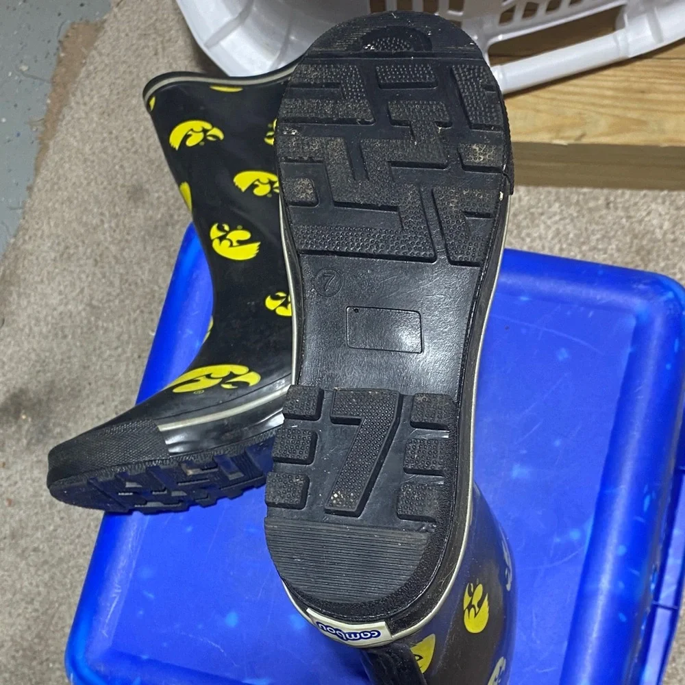Black & Yellow Iowa State Hawkeye Women's Rain Boots Size 7